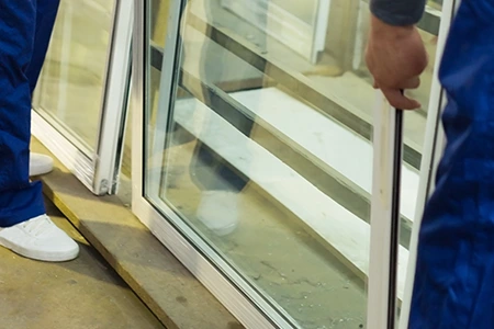 Commercial Glass Repair Technician in Oak Ridge, FL