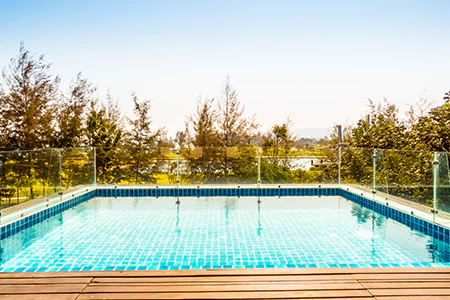 Cost of Glass Pool Fence Repair in Oak Ridge, FL